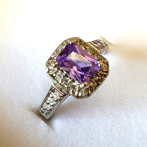 Princess cut pale amethyst ring silver tone, size 6. - Picture 1 of 6